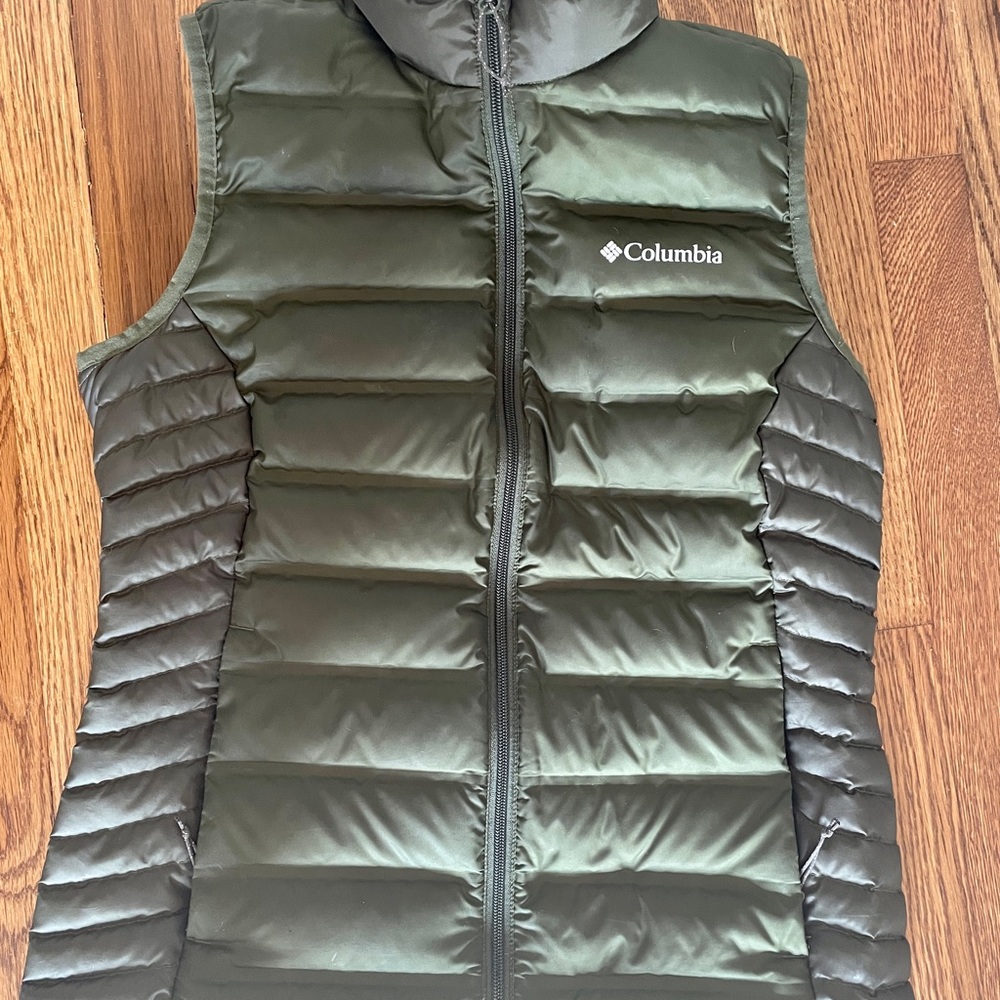 Columbia puffer vest size 6 dark green